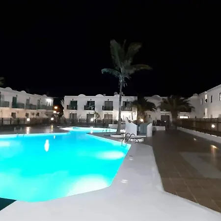 New Avatea Parque Natural, Piscinas Y Tennis Κοραλέχο